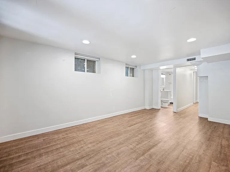 1644 S Grant St — Photo 24