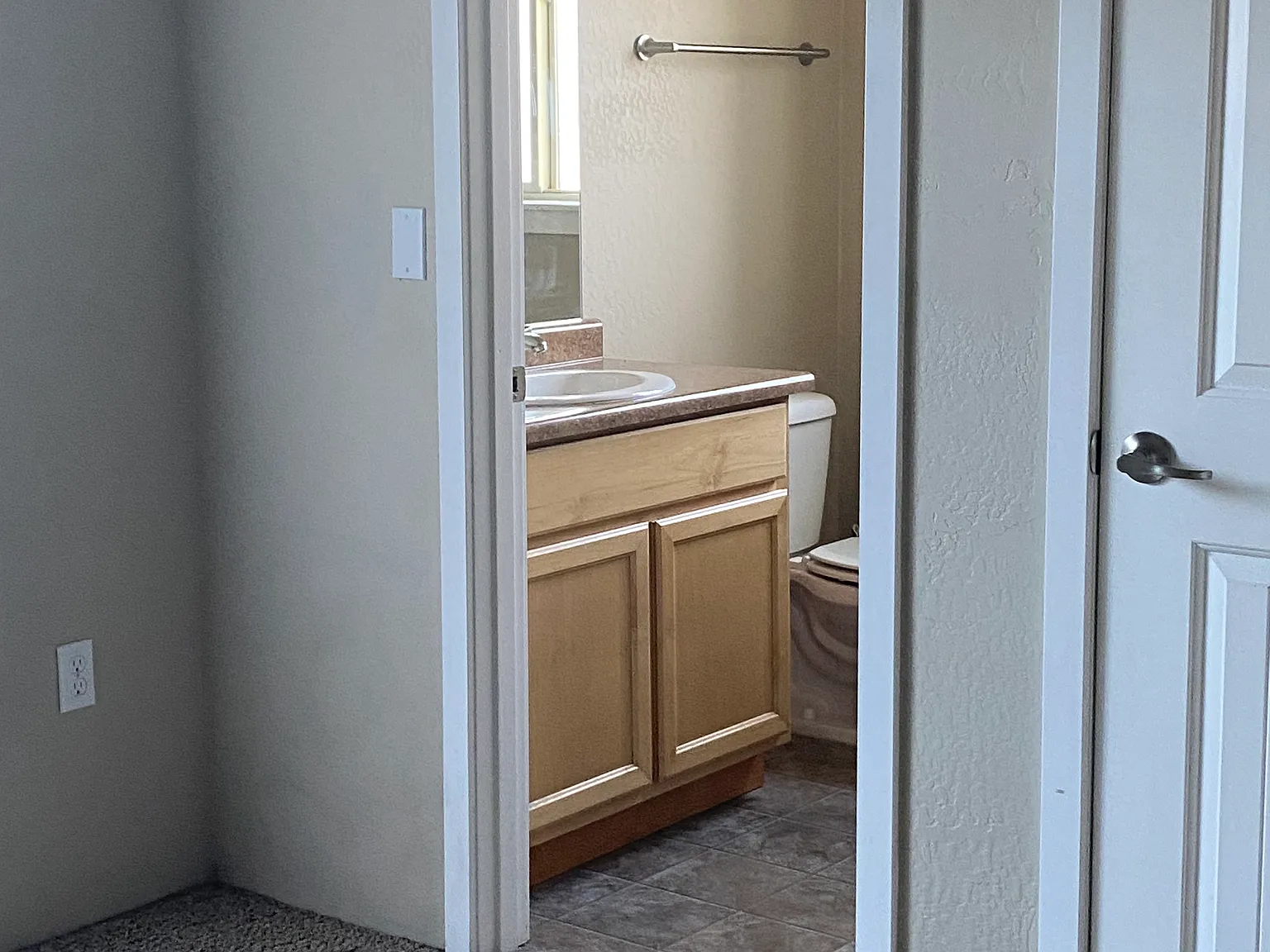 1 bed, 1561 sqft, $900 — Photo 2