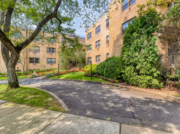 (undisclosed Address), Great Neck, NY 11021