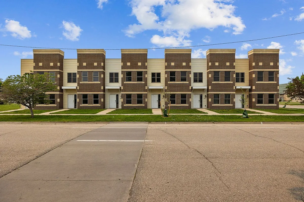 Building Photo - 606 2nd Ave SW