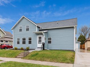 1318 S 17th St, Manitowoc, WI 54220