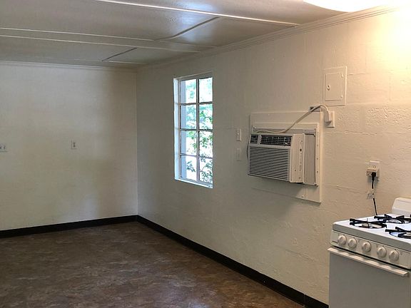 Living room/ kitchen