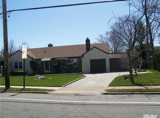 435 W Merrick Rd, Freeport, NY 11520