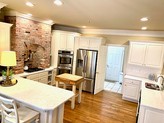 5th image of 1700 Wellington Woods Dr