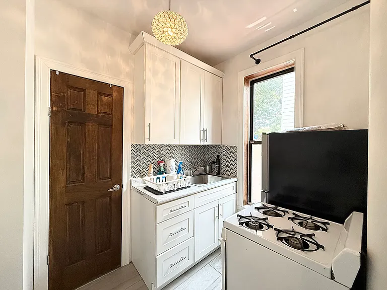 627 Morgan Ave #4 — Photo 2