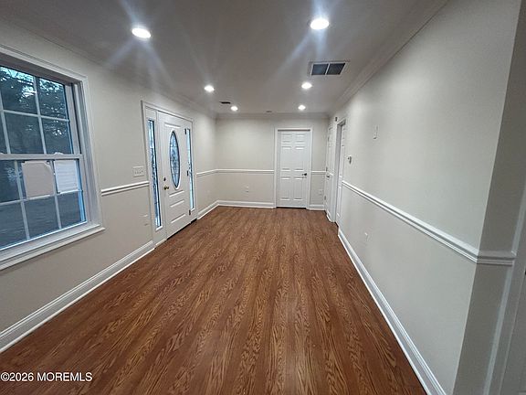 4th image of 1424 Monmouth Ave