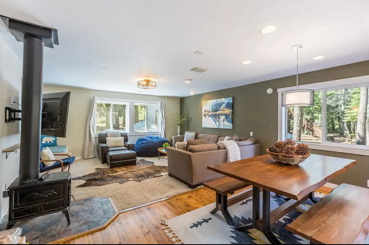 3 bed, 2592 sqft, $6,750 — Photo 3