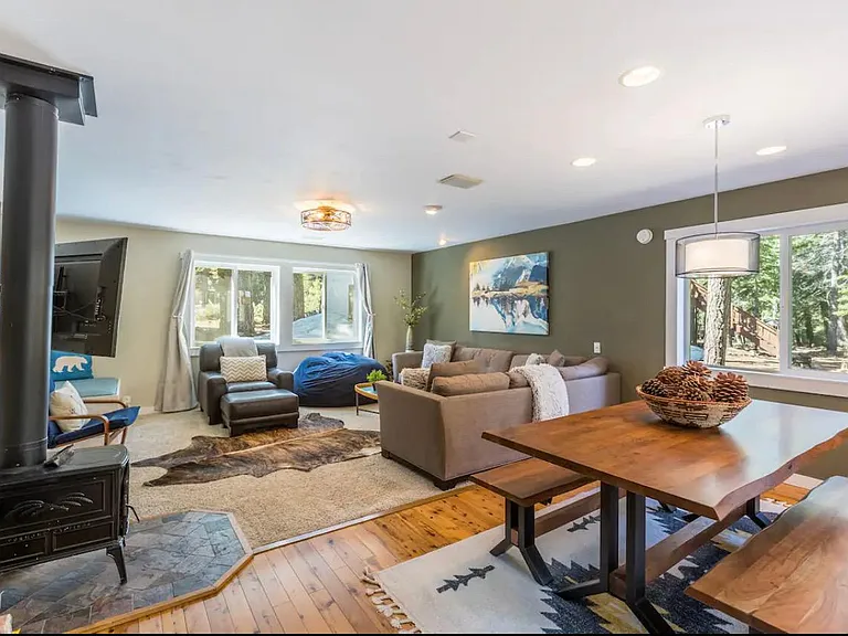 15752 Northwoods Blvd — Photo 3