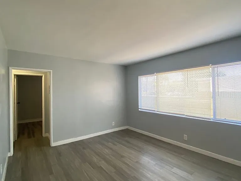 1431 Elm Ave — Photo 3