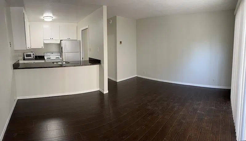 498 Lincoln Cir — Photo 3