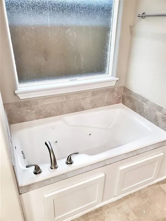4 bed, 2515 sqft, $2,800 — Photo 4