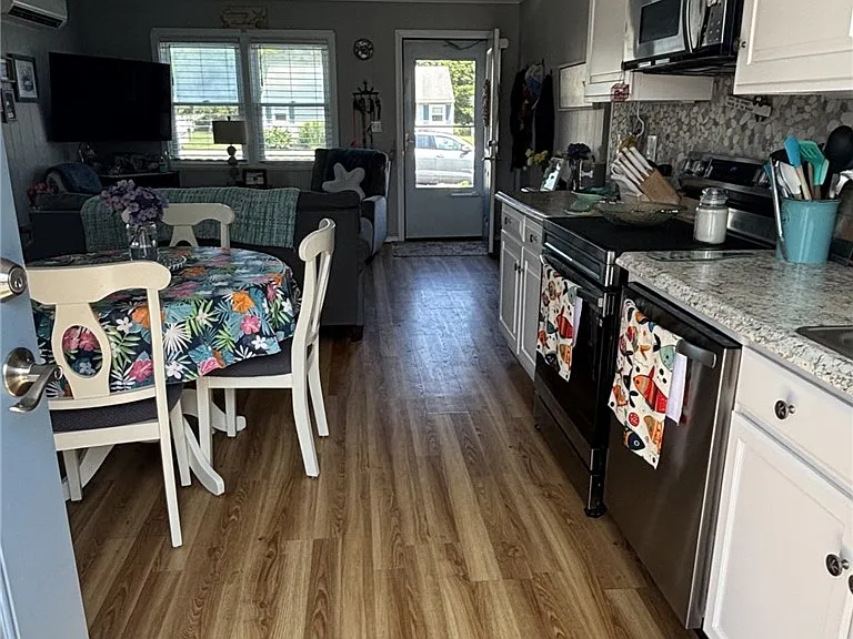 36 Fishermans Ave — Photo 3
