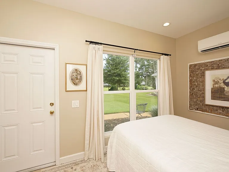 1534 Glenlake Cir — Photo 40