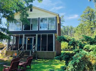 147 Shore Dr, Port Haywood, VA 23138