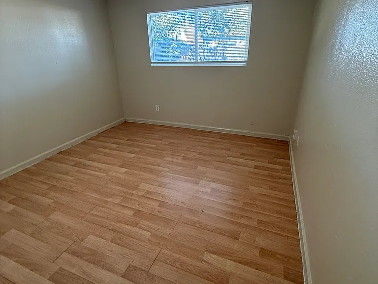 3114 Coffee Rd — Photo 16