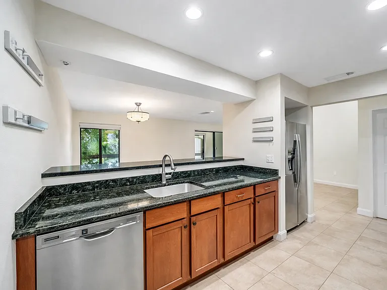 1659 SW Crossing Cir — Photo 4