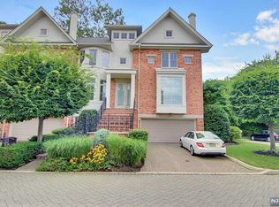 141 Hudson Cv #141, Edgewater, NJ 07020