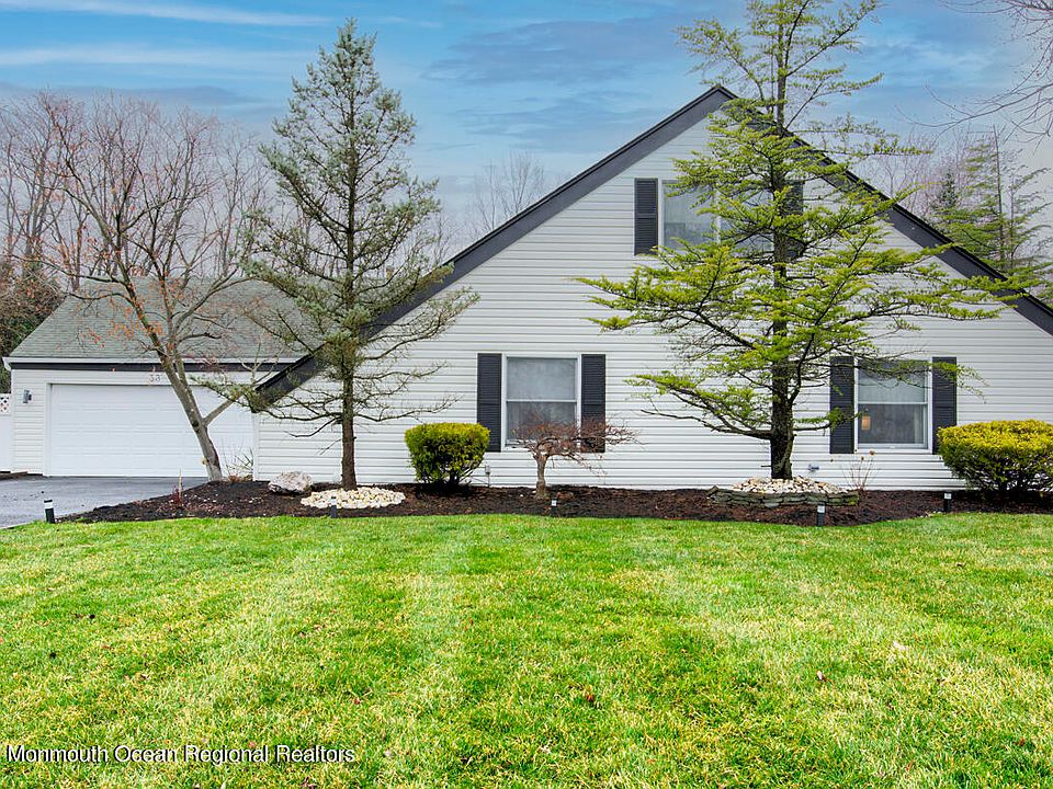 33 Woodcrest Drive, Freehold, NJ 07728 Zillow