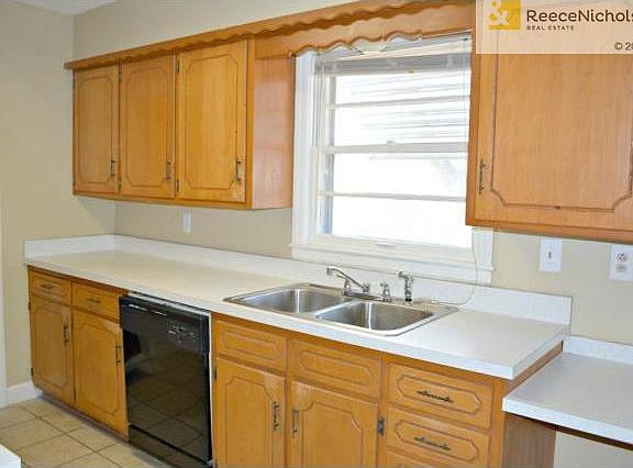 Nice kitchen with dishwasher