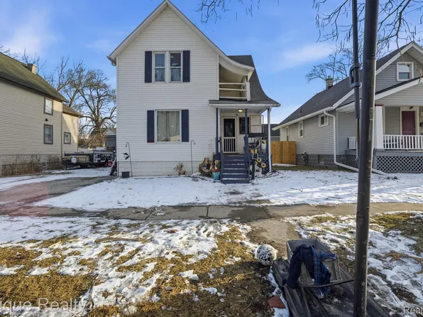 1128 Gillett St, Port Huron, MI 48060