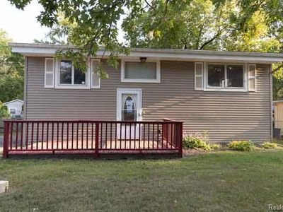 1160 Miller Rd, Lake Orion, MI, 48362