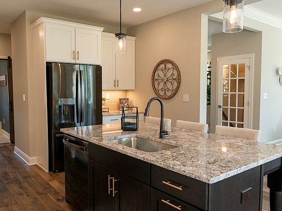 Vynecrest Traditional Kitchen