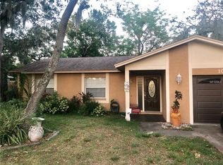 10417 N Connechusett Rd, Tampa, FL 33617