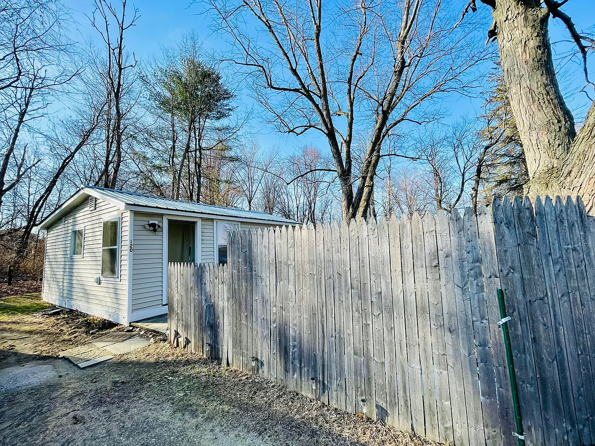 Building Photo - 120 Calm Cove Cir
