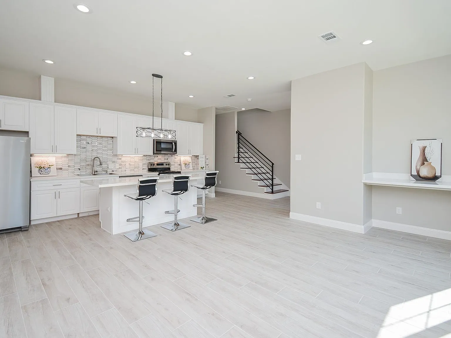 3 bed, 2.5 bath, 2279 sqft, $2,500 — Photo 4