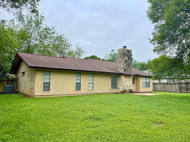 13855 Brook Hollow Blvd — Photo 14
