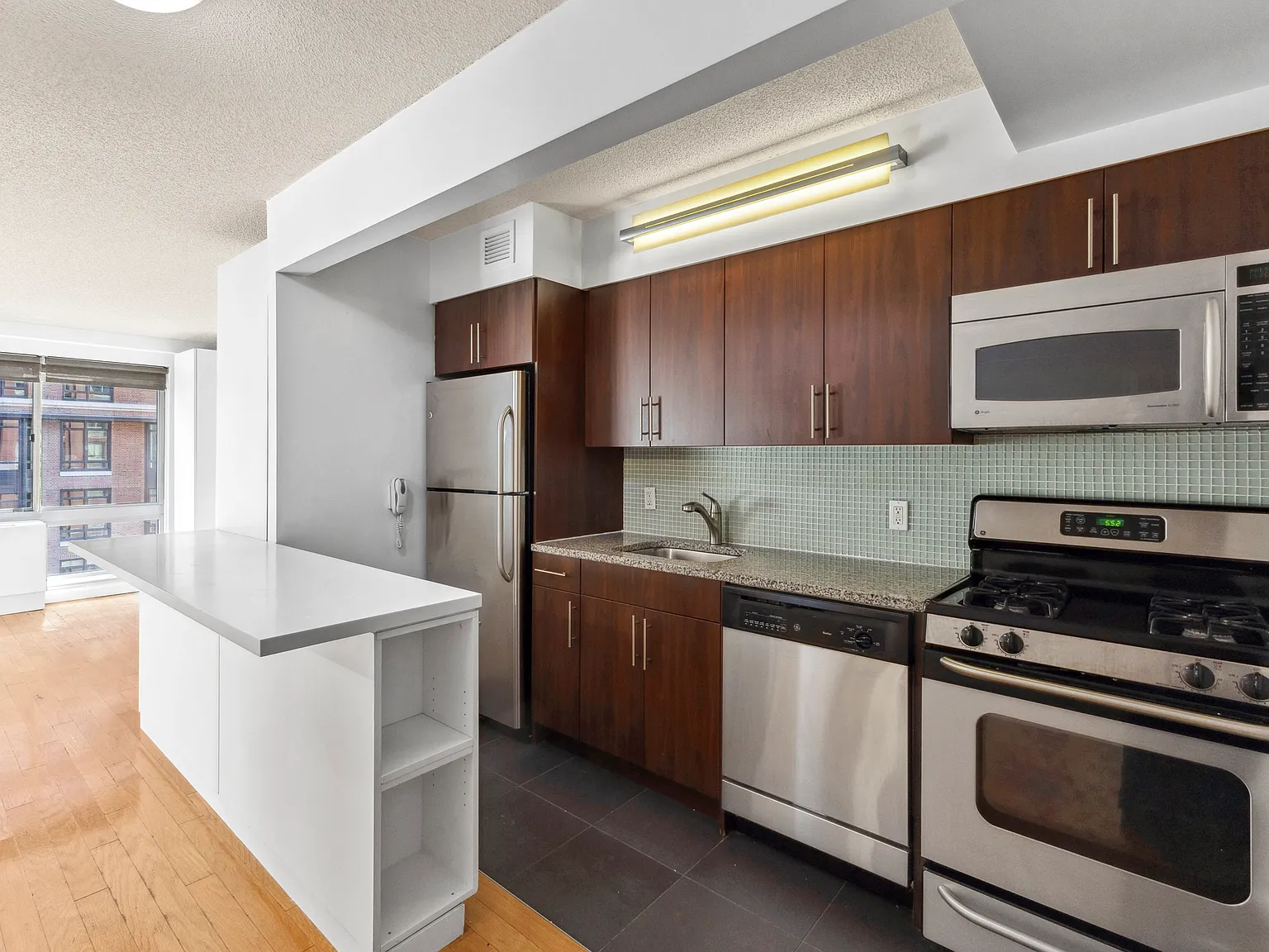 555 West 23rd Street — Photo 4