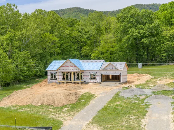 1 Haymakertown Rd, Troutville, VA 24175
