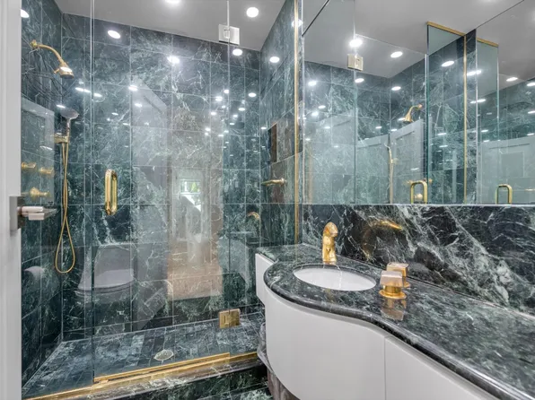 219-44 Peck Avenue image 18 of 32