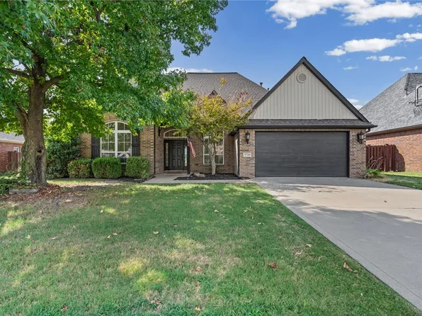 5720 S Chanberry Ln, Rogers, AR 72758