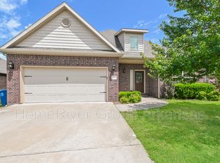 100 NE Chicory Ln, Bentonville, AR 72712