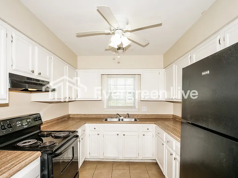 8155 Valley Ridge Trl — Photo 4