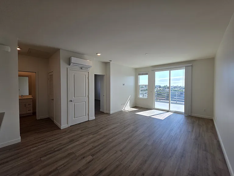 312 N Palm Ave #304 — Photo 2