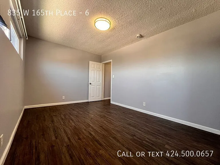 835 W 165th Pl #6 — Photo 17