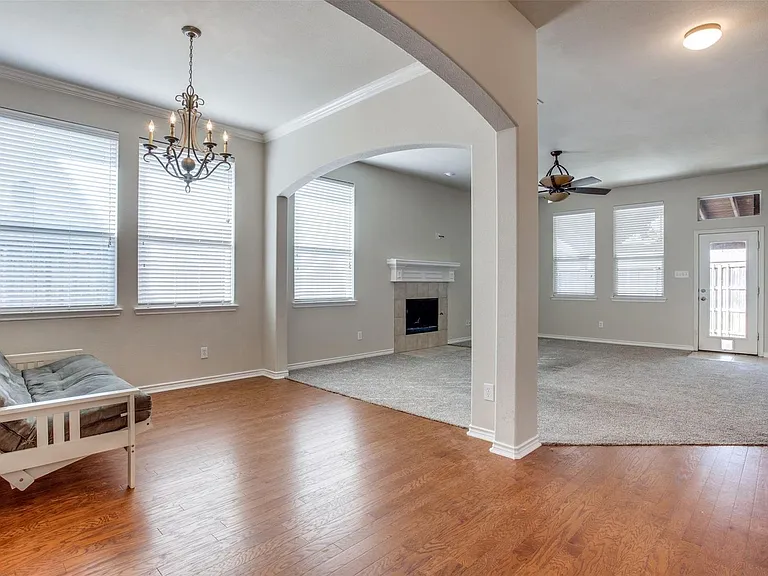 1627 Summerfield Dr — Photo 4