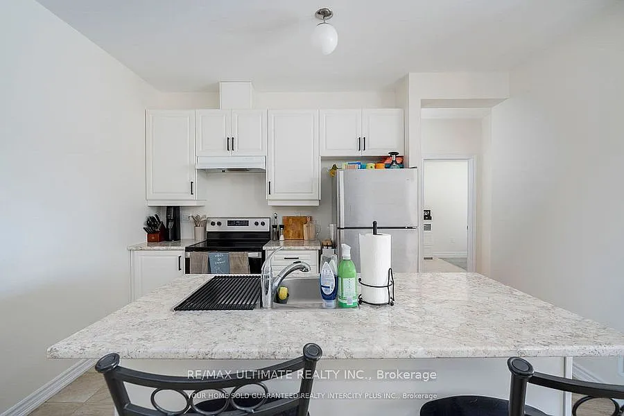 3 bed, $2,300 — Photo 3