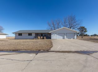 308 Eastview Dr, Sloan, IA 51055