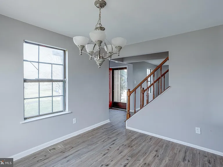 101 Bayberry Ct — Photo 6
