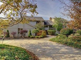 2440 Cedarwood Rd, Pepper Pike, OH 44124