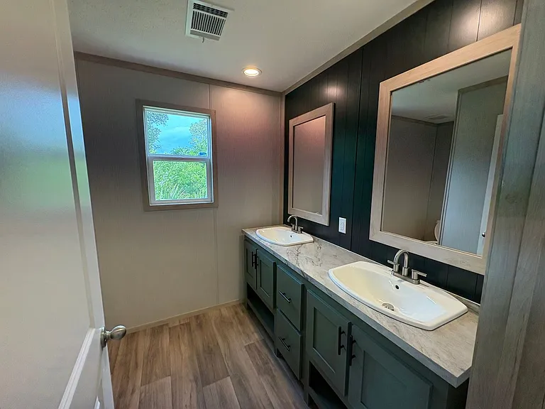 1128 S Gay Ave — Photo 56