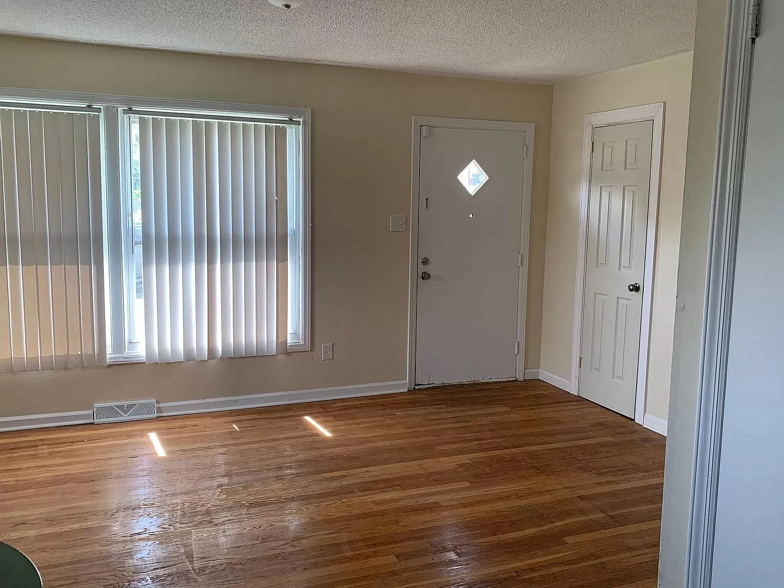 3 bed, 1110 sqft, $1,600 — Photo 3