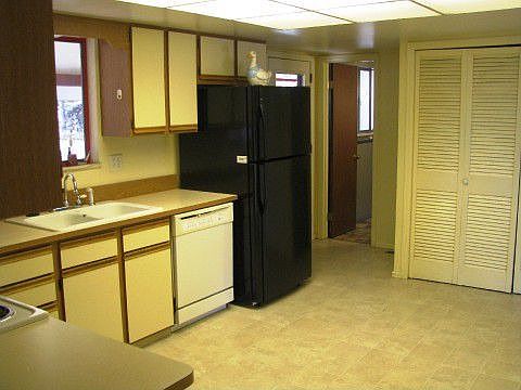 Open kitchen w/pantry