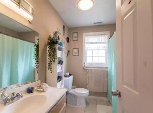 27 Hendricks St, Central Falls, RI 02863