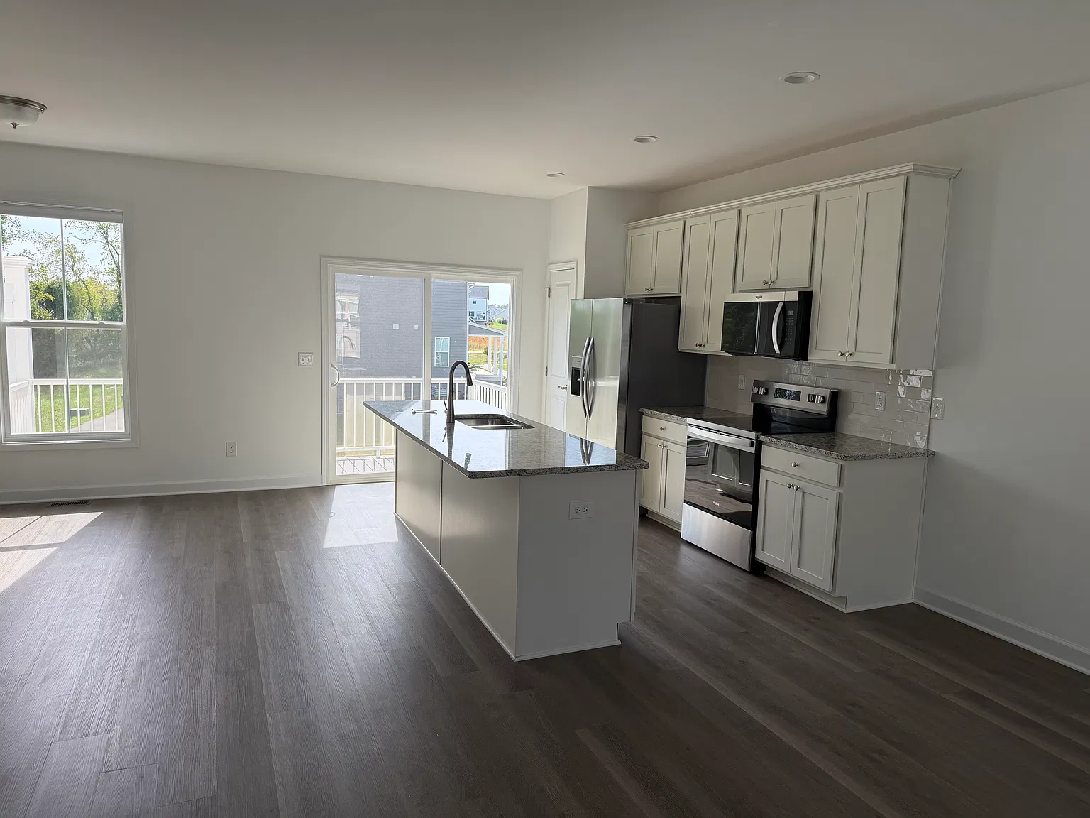 4 bed, 2100 sqft, $2,700 — Photo 2