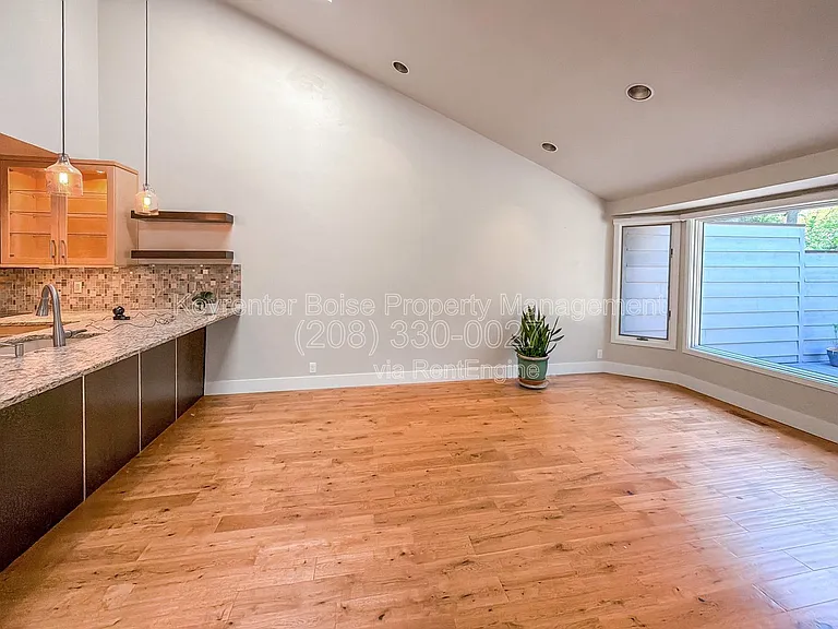 4780 N Riverfront Pl — Photo 4