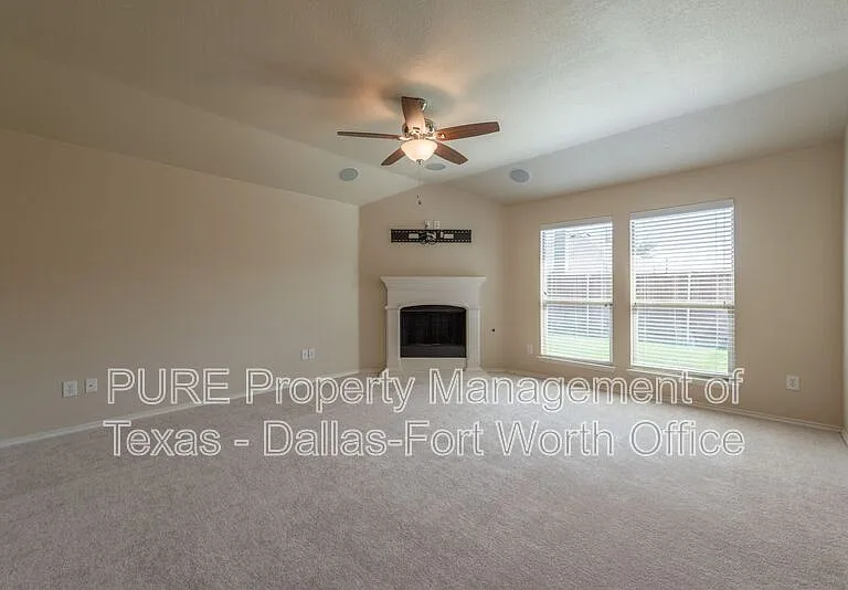 1012 Lake Hollow Dr — Photo 20